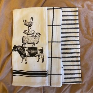 NWOT Brand New Set of 3 Dish Towels 🐄